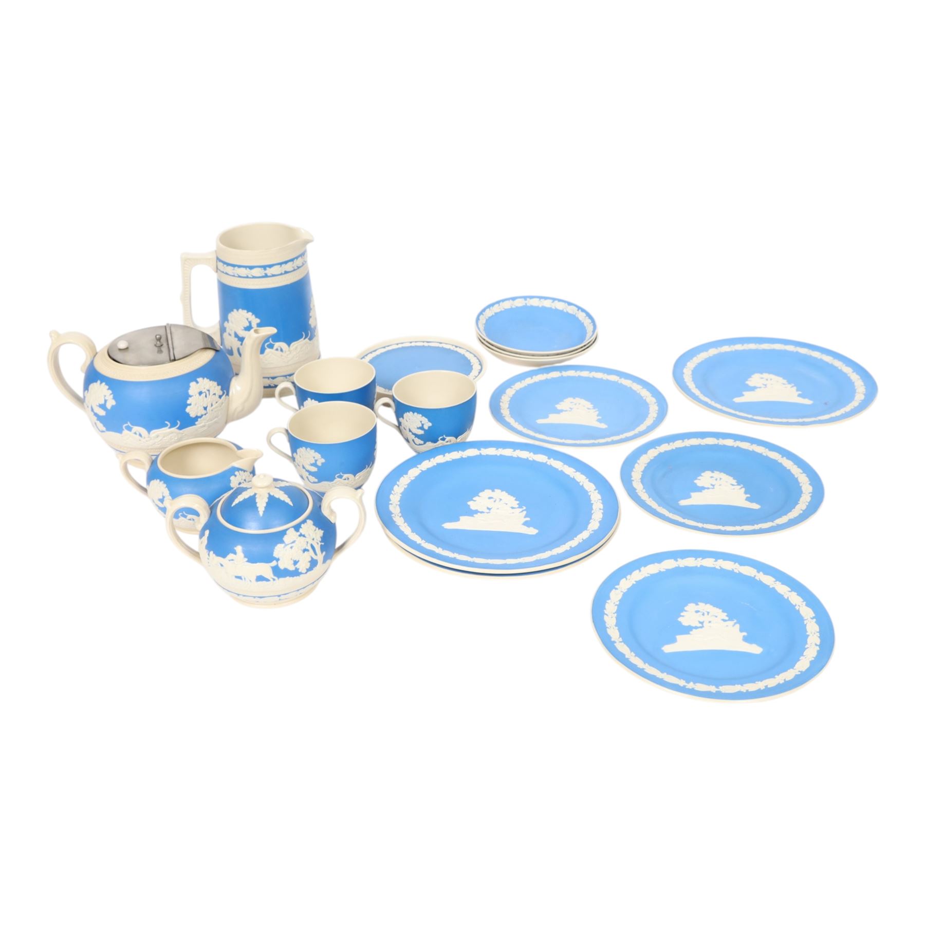 Copeland Spode hunting service for three, including teapot and stand, water jug, covered sucrier, milk jug, side plates, dessert plate, cups and saucers