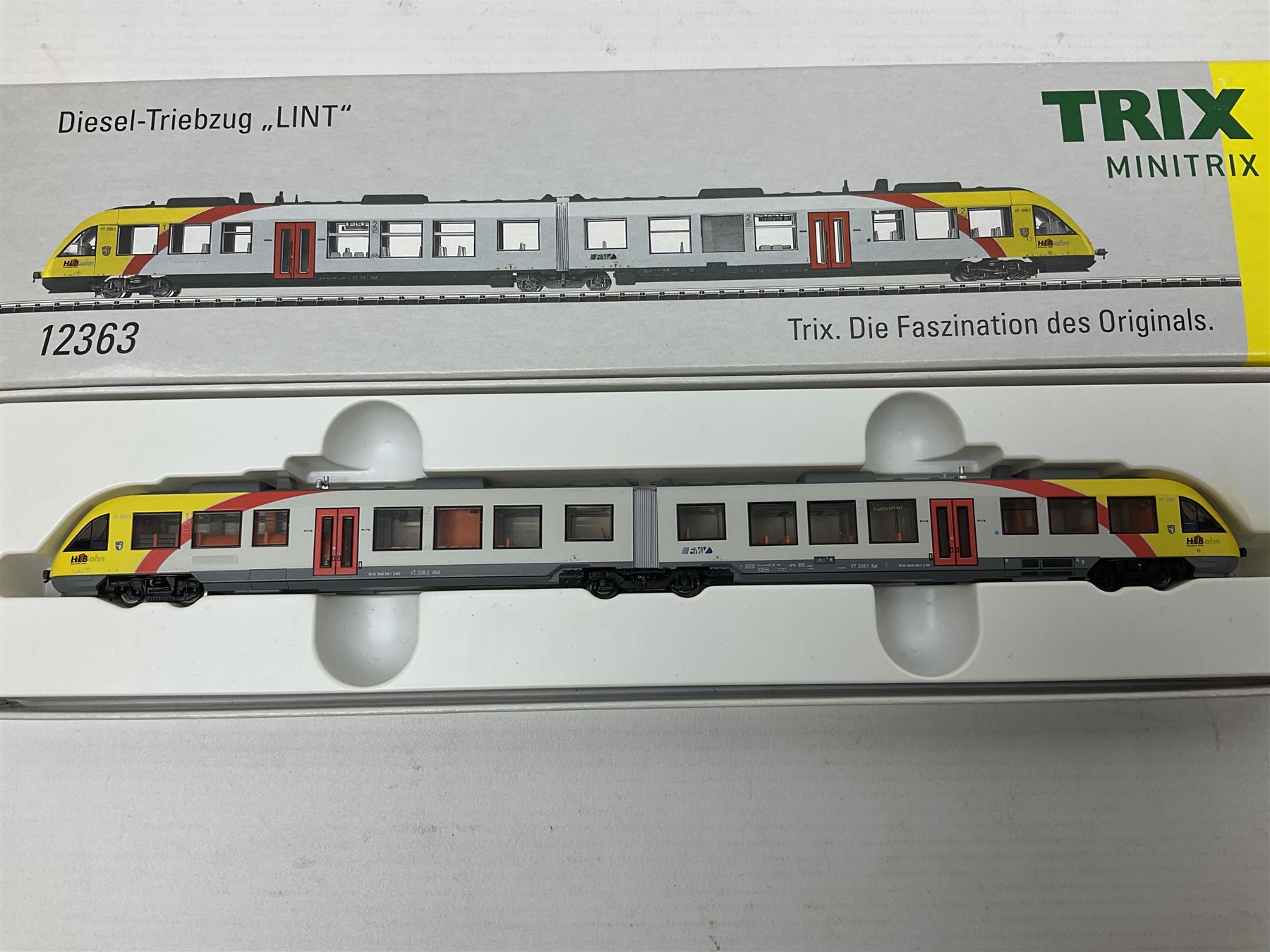 Trix Minitrix 'N' gauge - No.12363 'LINT' Diesel Powered Rail Car 'bendy' train; boxed; and No.11411 DB Zugset 'Danzas' goods set; boxed (2)