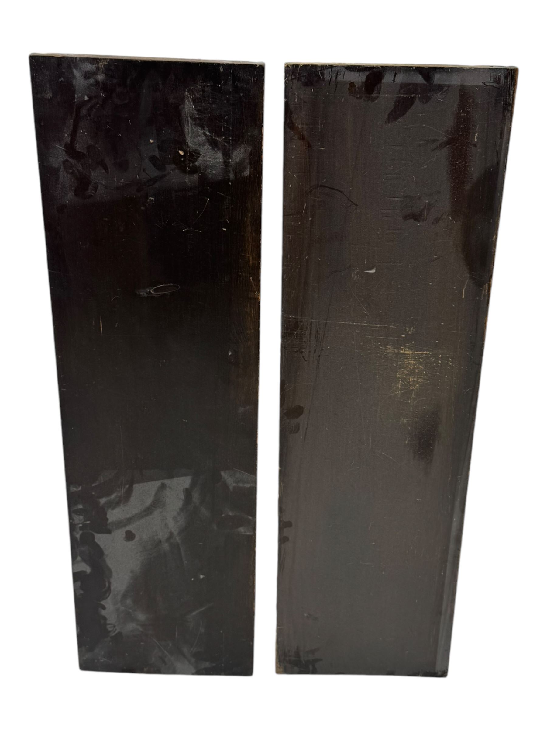 Victorian carved oak corner bookcase, L-shaped form, moulded top over lunette carved frieze, decorated with S-scroll and mask carved corbels with trailing acanthus leaves, fitted with adjustable shelves, on moulded plinth base 