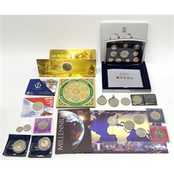 Royal Mint United Kingdom 2000 proof set cased with certificate, 2000 five pound coin in card holder, United Kingdom 1999 uncirculated coin collection, Great Britain King George V 1935 crown coin, commemorative crowns etc