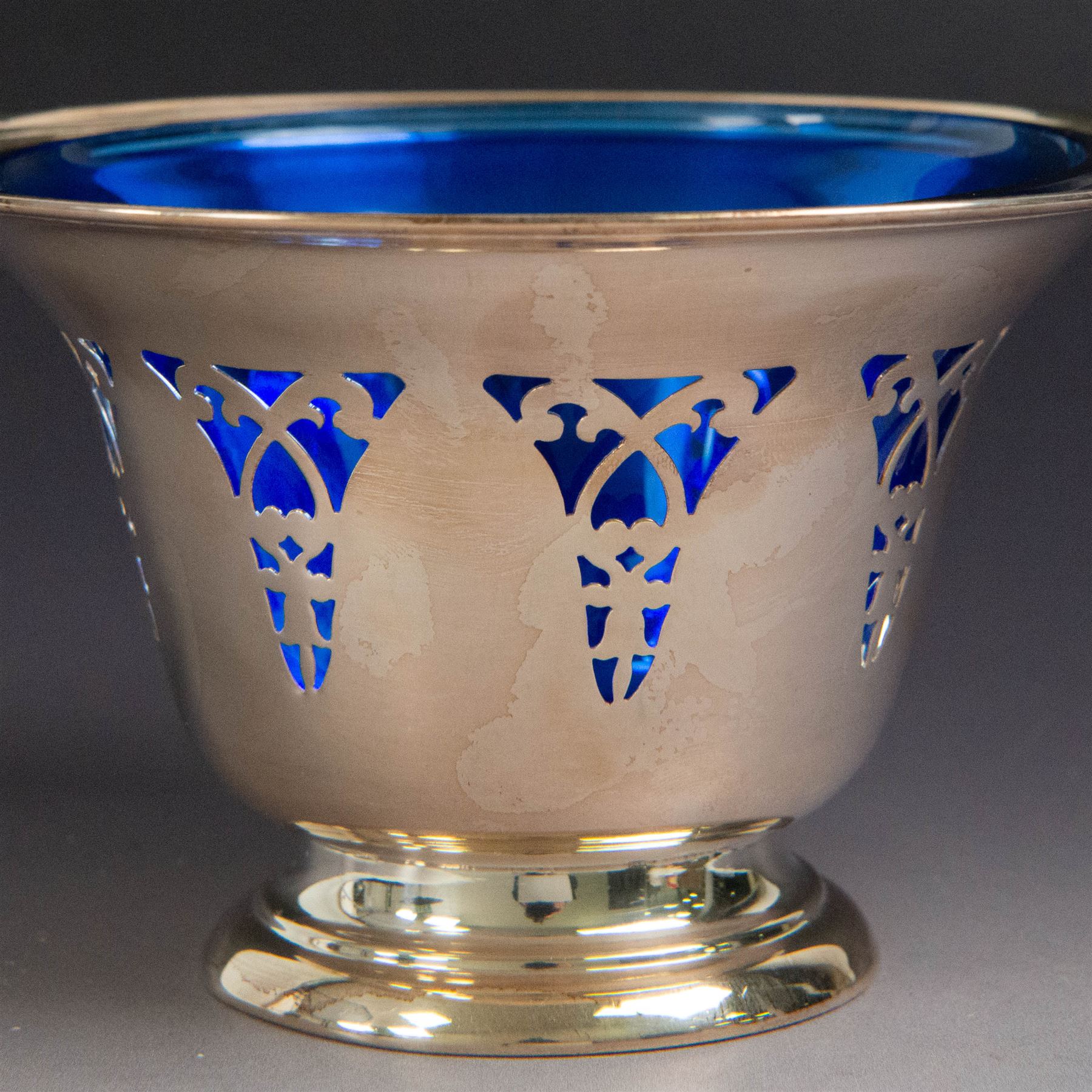 American silver sugar bowl, of circular form with fluted rim and fluted sides, upon stepped circular foot, stamped Sterling by Roden, with blue glass liner