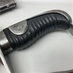 British 1796 Pattern Light Cavalry trooper's sword, the 84cm curving fullered blade stamped Hadley.1 to the back edge, steel hilt with knucklebow, D-shaped langets and leather grip; in polished steel scabbard stamped Osborn & Gunby Birmm. and W.R.16 ( ?16th Light Dragoons) with two suspension rings L100cm overall