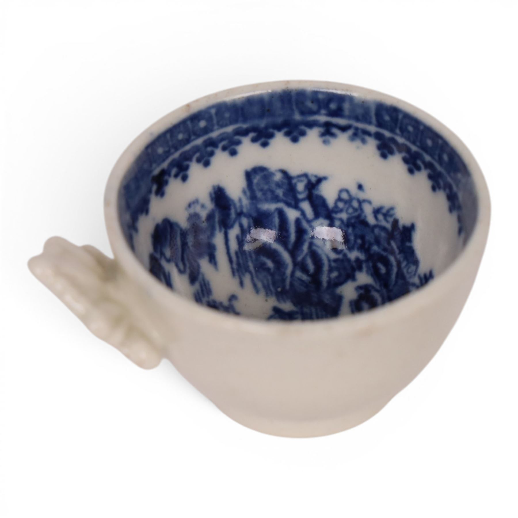 Small Caughley blue and white wine tasting cup, decorated in the Fisherman or Pleasure Boat pattern, circa 1785, with scroll thumbpiece handle, D5cm