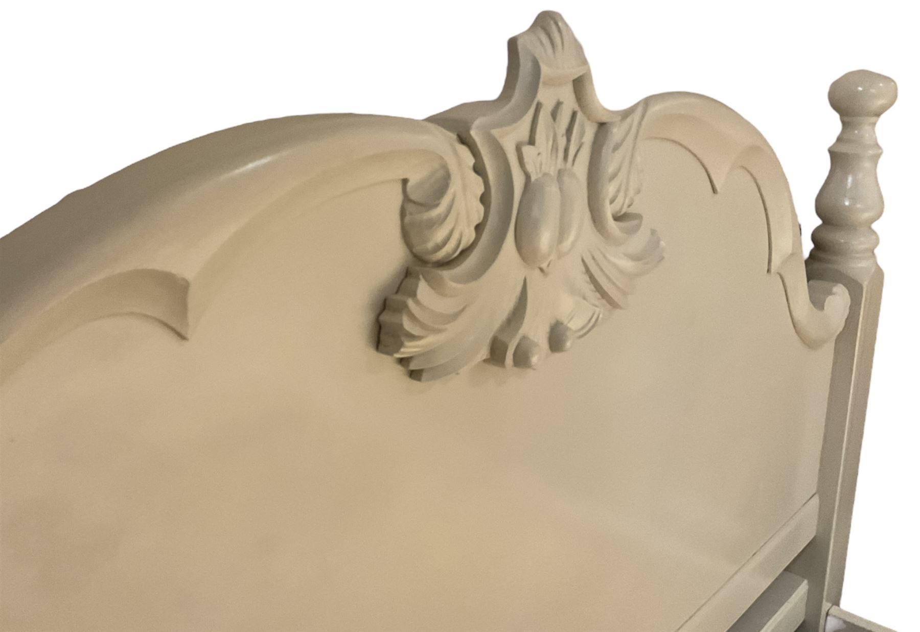 Cream-painted 5' King-size bedstead, shaped headboard carved with foliage cartouche; together with cream-painted bedside table, fitted with single drawer over undertier (W50cm, D40cm, H65cm) 