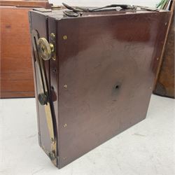 Collation of folding plate cameras of various sizes folding plate in mahogany and lacquered brass, together with camera plates and slides
By vendors repute some slide are from the Gandolfi workshop