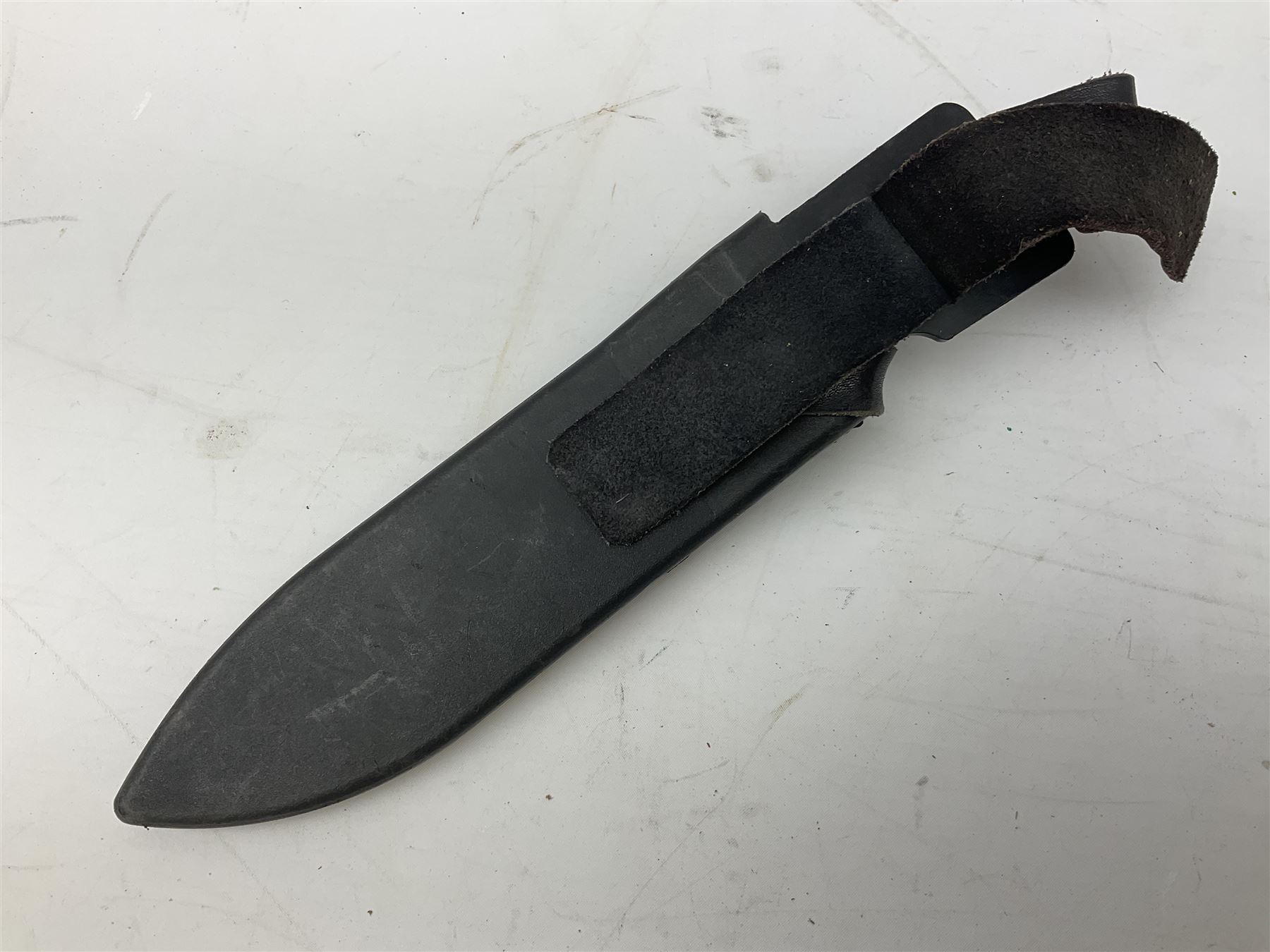Wilkinson Sword Ray Mears type survival knife with 18cm steel saw-back blade and hard plastic sheath L35cm overall