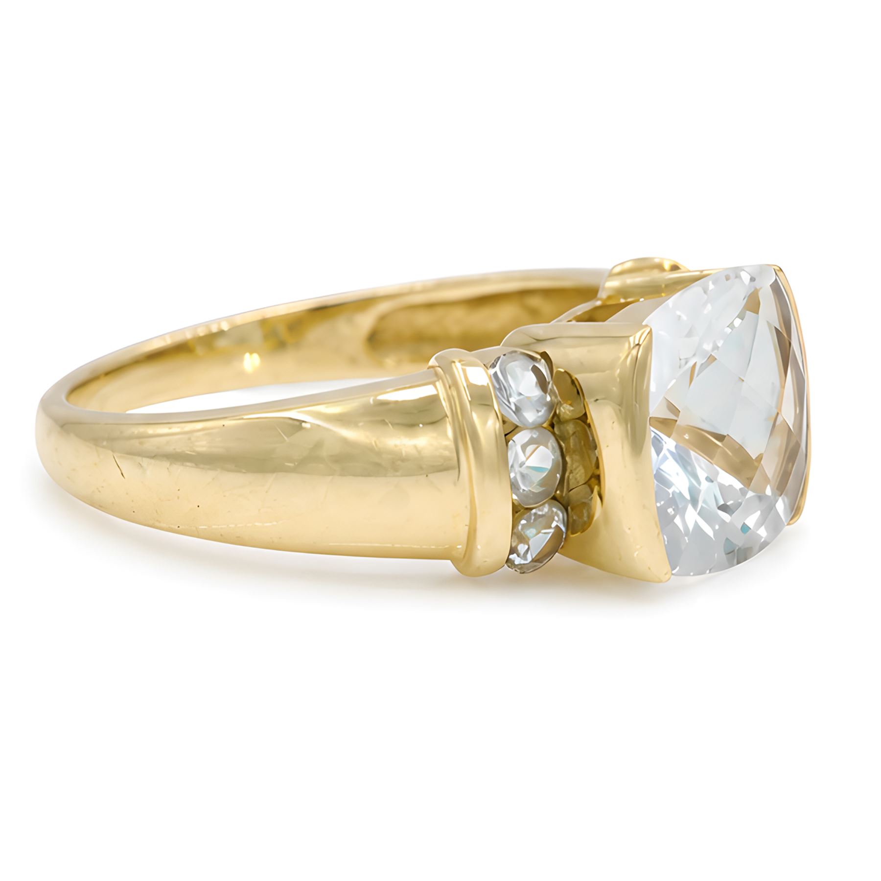 14ct gold aquamarine ring, single briolette cut aquamarine, with three round cut aquamarines set either side, stamped