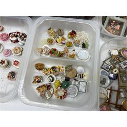 Collection of miniature dolls house food and drink, to include savouries, cakes, sweets and alcoholic beverages, together with miniature dolls house framed pictures, gilt frames and metal ornaments, etc 