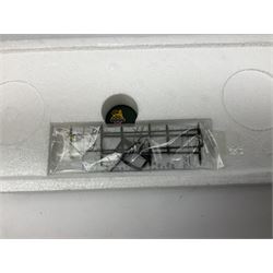 Hornby Railroad '00' gauge - County Class 4-6-0 locomotive 'County of Hants' no. 1016, Class 4900 4-6-0 locomotive 'Adderley Hall' no. 4901 and County Class 4-4-0 locomotive 'County of Devon' no. 3835, all DCC ready (3)