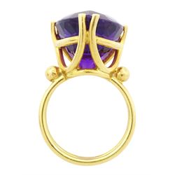 18ct gold amethyst ring, set with a single trilliant cut amethyst of approx 11.50 carat, to a fancy split design shank