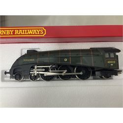 Hornby ‘00’ gauge - Class N15 4-6-0 ‘Sir Dinadan’ locomotive no.795 in SR green; Coronation Class 7P 4-6-2 ‘Duchess of Sutherland’ locomotive no.6233 in LMS maroon; Class 7P 4-6-2 ‘The Princess Royal’ locomotive no.6200 in LMS maroon; Class A4 4-6-2 ‘Mallard’ locomotive no.60022 in BR green; in original boxes (4) 