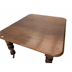 Victorian mahogany extending dining table, with leaf