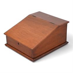 Early 20th century mahogany slope front table top desk, with compartmentalised interior 