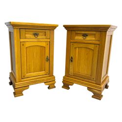 Frank Hudson - contemporary pair of light oak bedside cabinets, each with moulded rectangular top over single drawer above cupboard door with arched panel, on a moulded plinth base with bracket feet