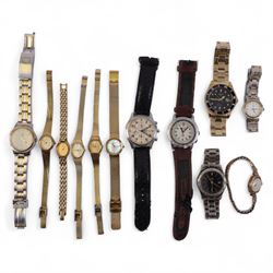 9ct gold cased Everite manual wind ladies wristwatch on expanding gilt metal strap, togeth...
