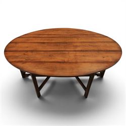 Large 18th century style oak wake table, with drop leaves and gateleg action on turned supports extends to 178 cm 