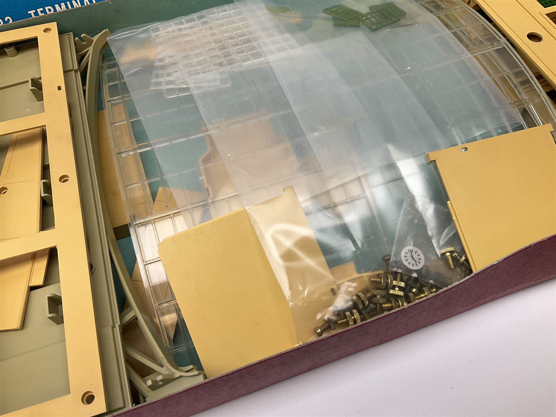 Hornby Dublo - set No.5083 Terminal or Through Station Composite Kit, boxed.