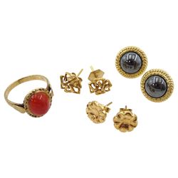 9ct gold jewellery including single stone oval carnelian ring, pair of haematite stud earrings and two other pairs of stud earrings