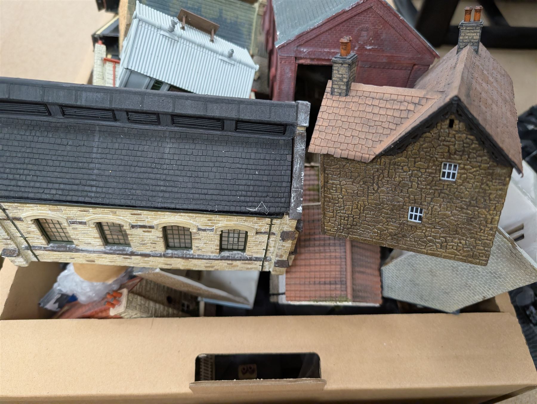 Collection of 00 gauge model railway trackside buildings | Model ...