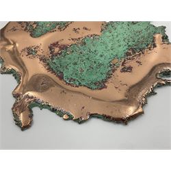 Large free form copper splash, with green patina and polished copper accents, H17cm, L17cm