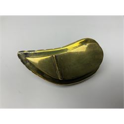 Early 20th century brass mounted muscle shell novelty vesta case, L8cm