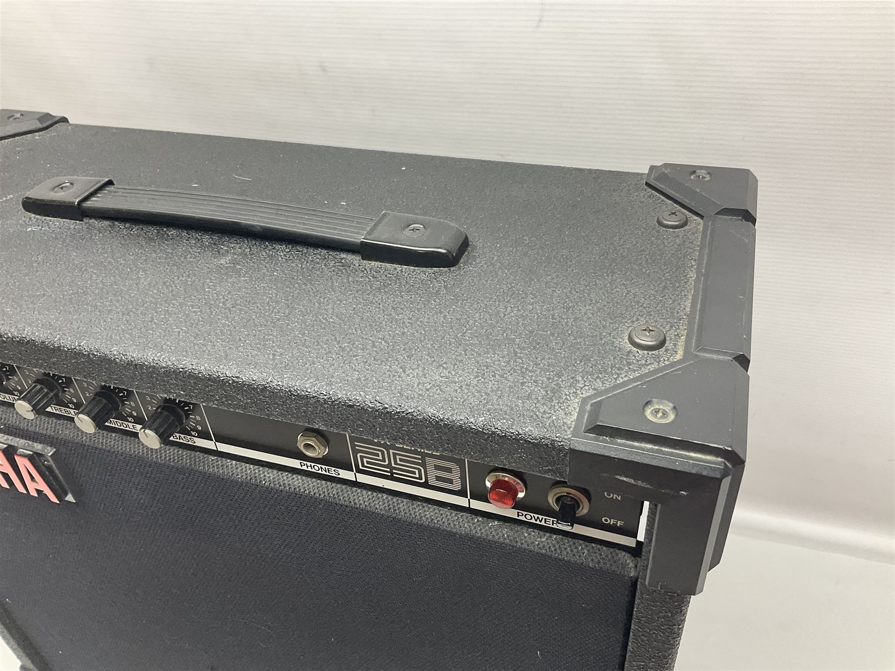 Yamaha VX Series 25B bass amplifier in black, serial no.4376 L49cm