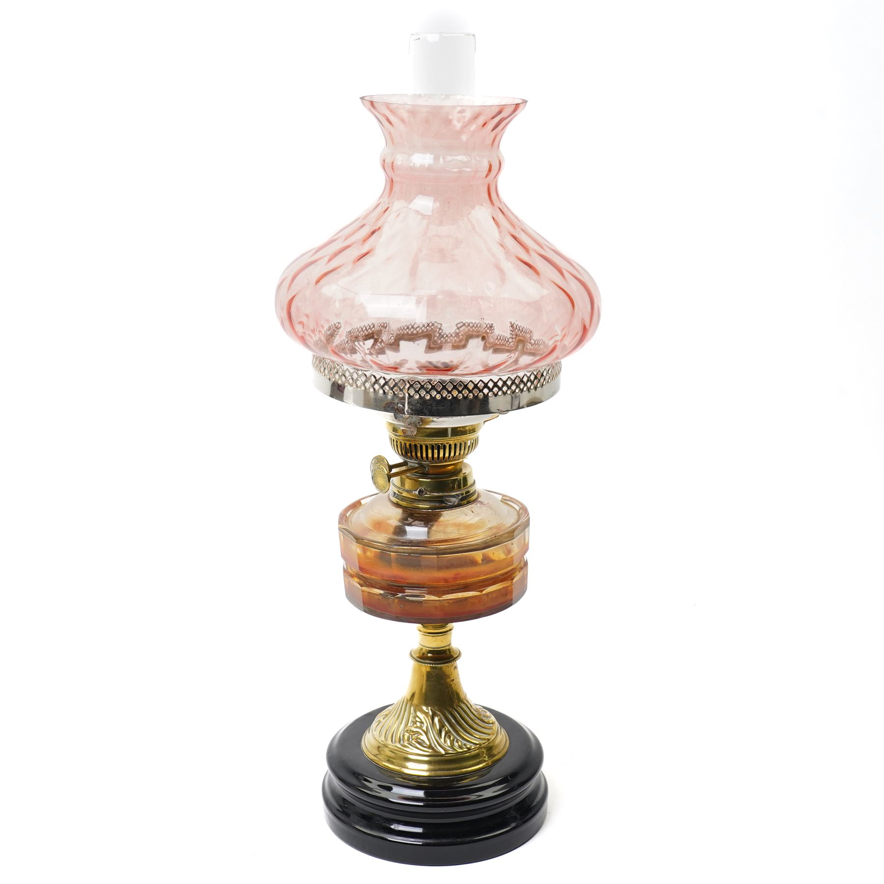 Victorian table oil lamp with cranberry glass shade, clear glass reservoir and brass column on circular base H58cm