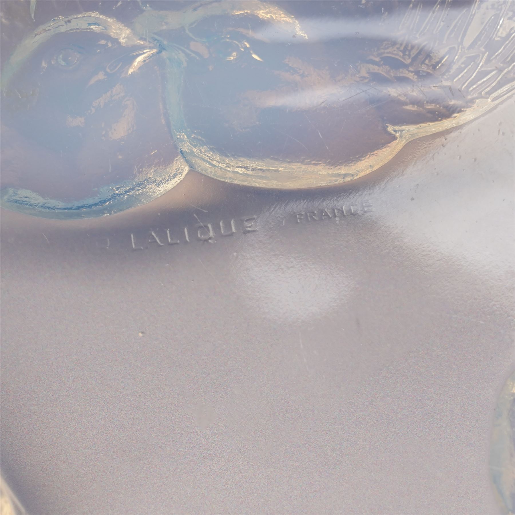 Lalique opalescent glass bowl in the 'Nonettes' pattern moulded with birds, marked R Lalique France D22cm