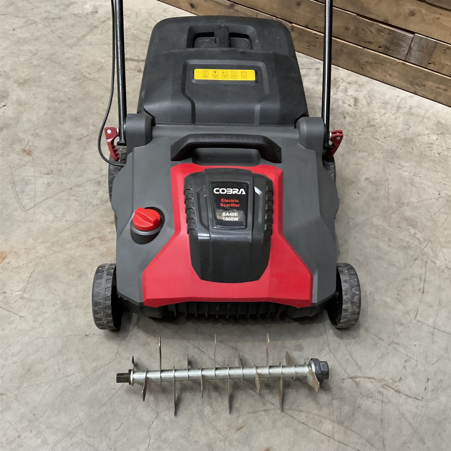Cobra SA40E electric scarifier, 1800W