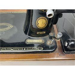 Cased Singer '99K' sewing machine, EL586236