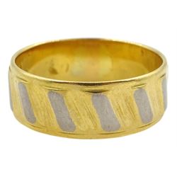 18ct yellow gold wedding band with white gold decoration, London 1965