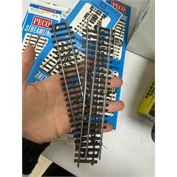 Collection of '00' gauge model railway accessories, including Peco Streamline and Insulfrog track, Metcalfe Platform kit, kit built model railway buildings and other accessories