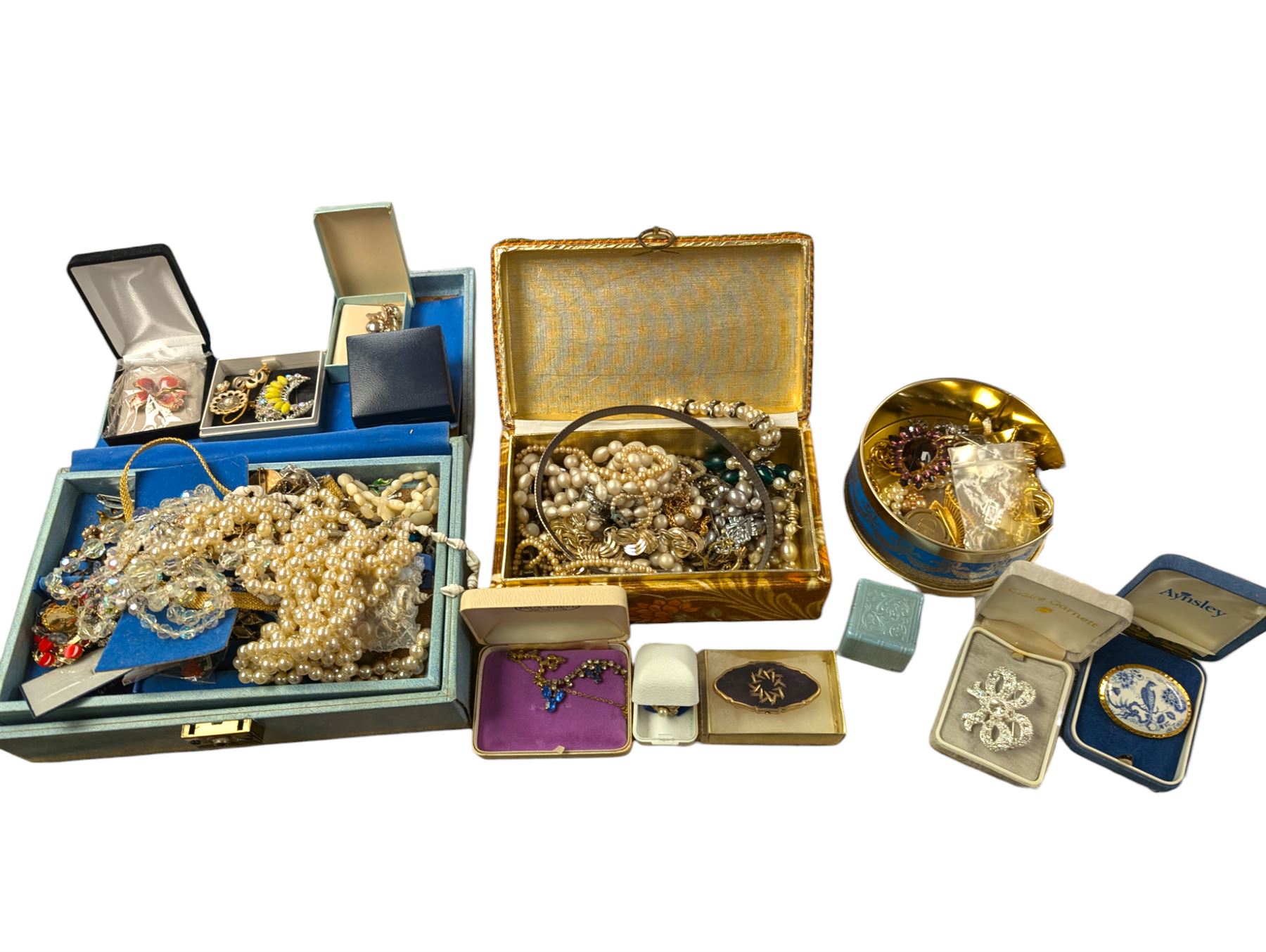 Collection of costume jewellery, including brooches, beaded necklaces, earrings, etc