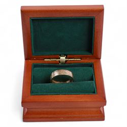 9ct gold Lord of the Rings 'The Ring of Power', produced by Danbury Mint, hallmarked with certificate of authenticity, contained within wooden box