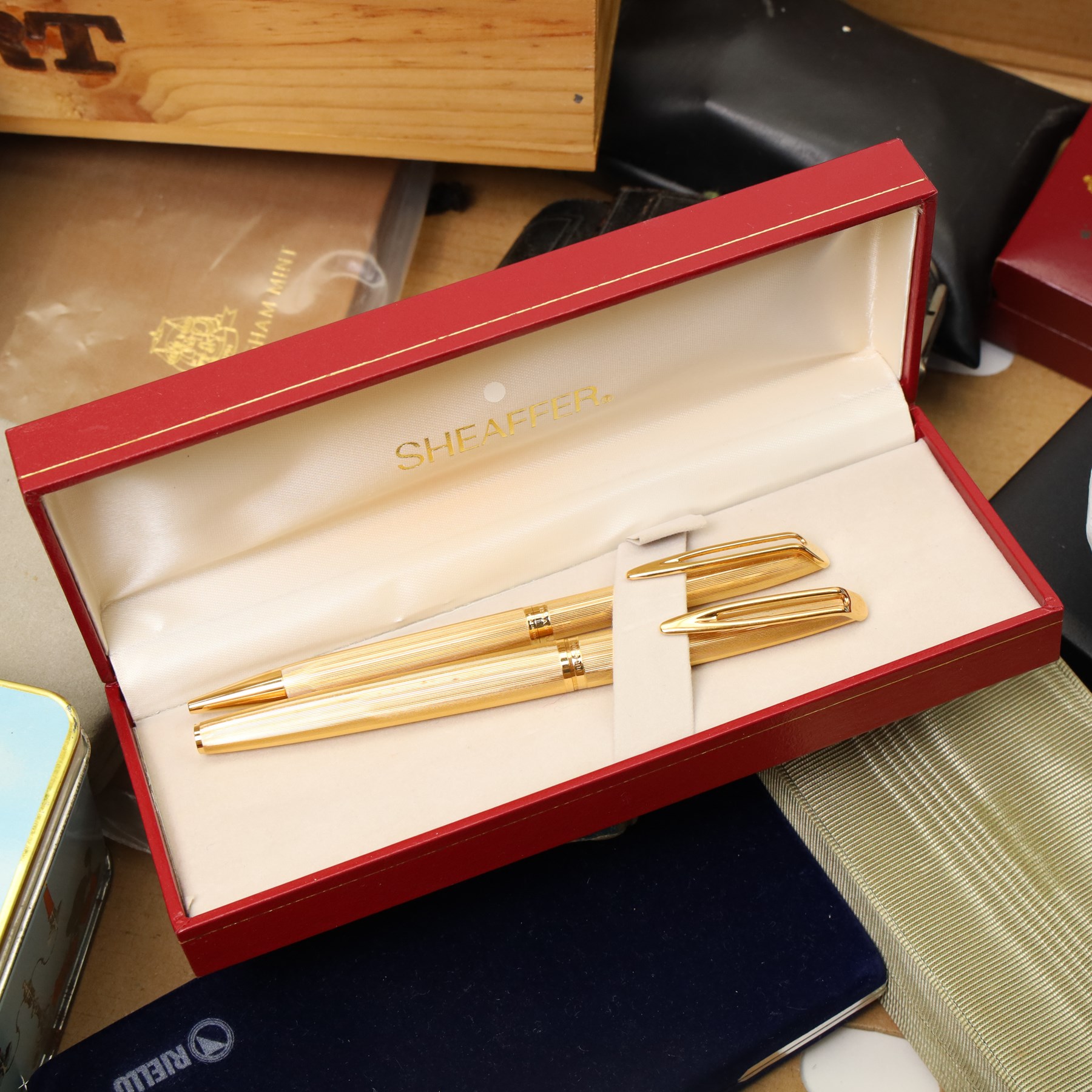 Watermans fountain pen with 18ct gold nib and matching ball point pen in gilt metal cases, pocket and wristwatches, costume jewellery, etc