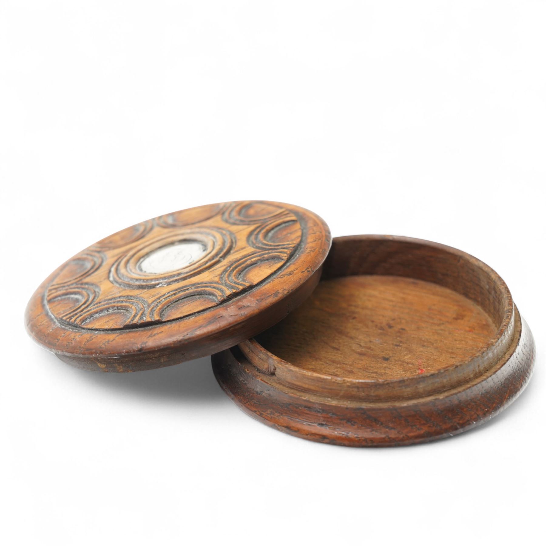 Salvaged oak snuff box, formed from a York Minster pillar, with repeating semi-circular decoration, with white metal cartouche with engraved initials, W9cm