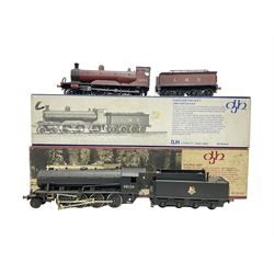 DJH Models - two ‘00’ gauge kit built model railway locomotives and tenders comprising K37 Highland Railway/LMS Castle 4-6-0 no.14685 in LMS crimson and K38 BR/WD 2-8-0 no.90124 in BR black; in original boxes 