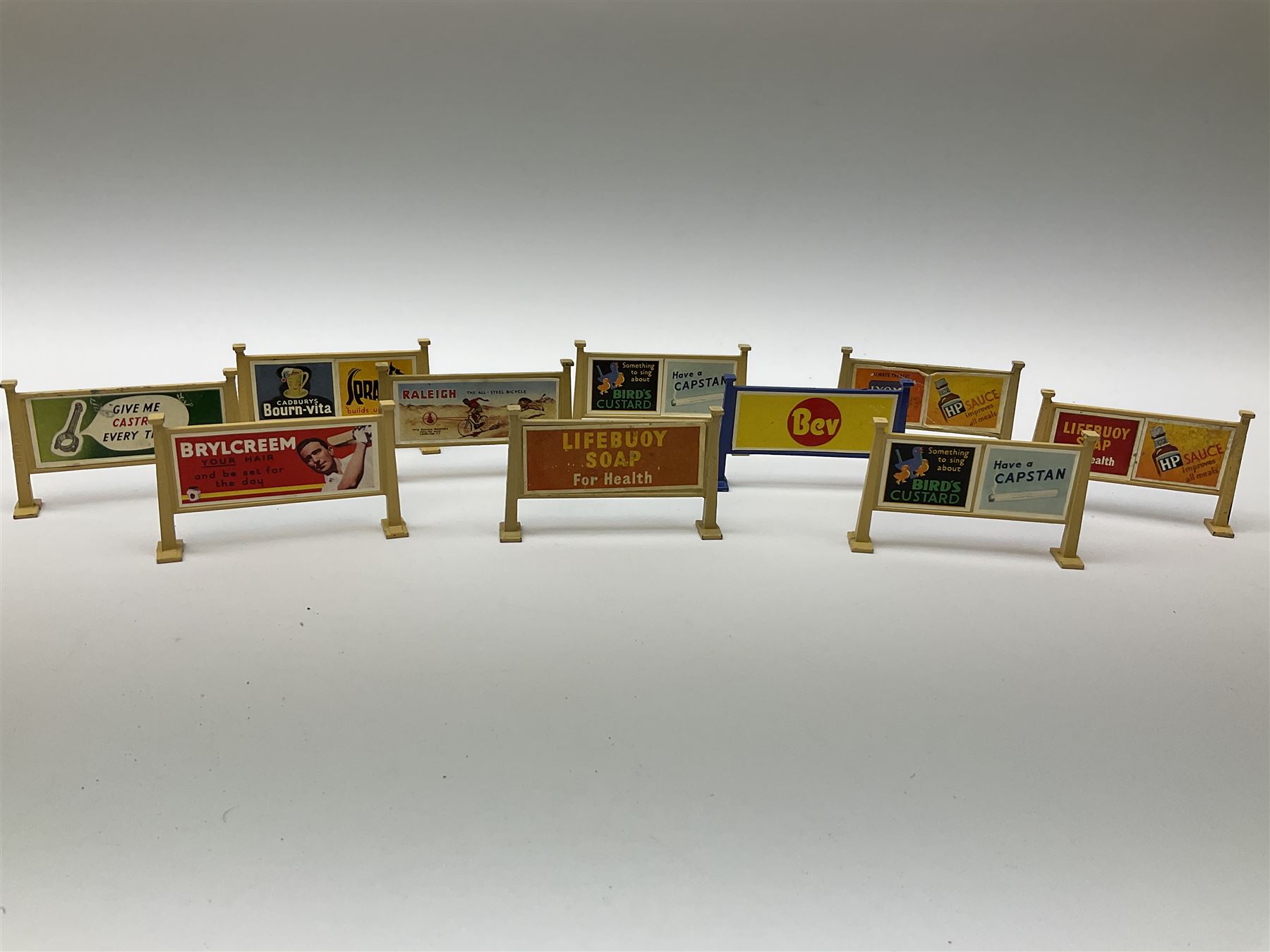 Hornby Dublo/Dinky etc - quantity of accessories including two blister packed 5037 Lineside Notices; Urinal; Book Kiosk; Coal Store; Destination Board/Seat; twelve road signs/traffic lights; ten advertising hoardings; boxed gradient and mile posts; boxed 1575 Lighting Kit; trackside signs, assorted luggage etc