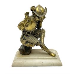 Brass figure of a knight seated up to a tree stump, upon a stepped base, H18cm 