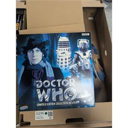 Limited edition collector's plates, including Doctor Who, Buffy the Vampire Slayer, Star Wars, Lord of the Rings and Star Trek examples, mostly boxed and some empty boxes