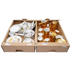 Quantity of Worcester Evesham table ware and Worcester gilt decorated tea ware
