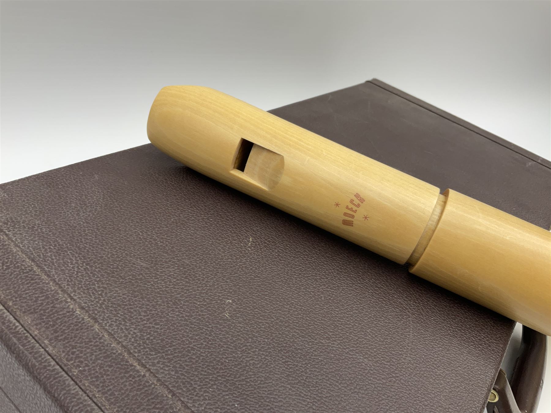 Moeck Flauto Leggero 253LK Knickbass Barock four-piece maple recorder with angled neck piece, cased.