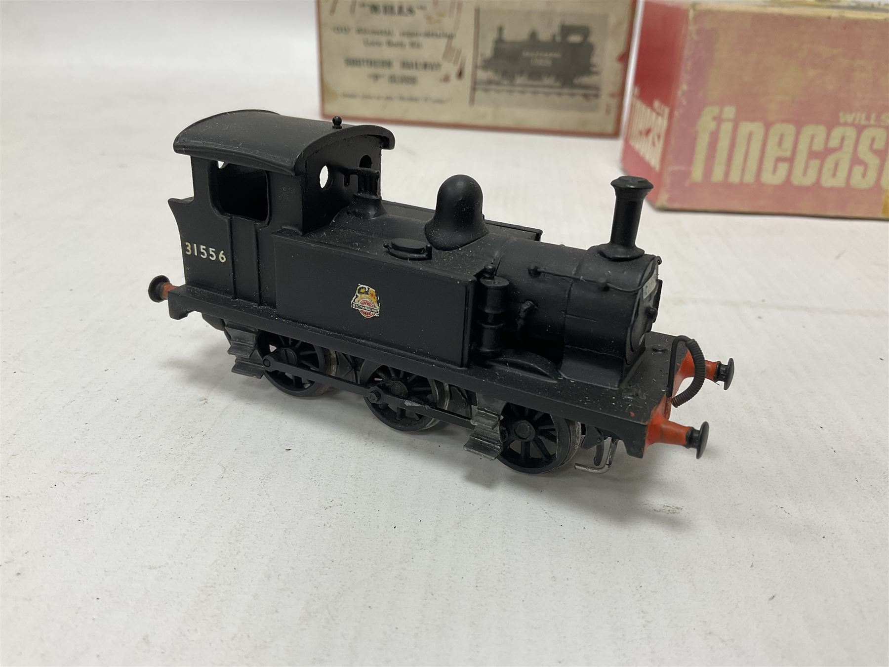 ‘00’ gauge - two kit built steam locomotives comprising unpainted Class E2 LBS/SR/BR 0-6-0T; Class P SR/BR 0-6-0 no.31556 finished in BR black; both with Wills Finecast boxes (2) 