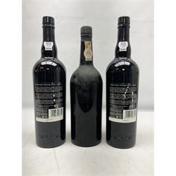 Dow's vintage port, comprising the years 1963 and two 2007, various contents and proof (3)