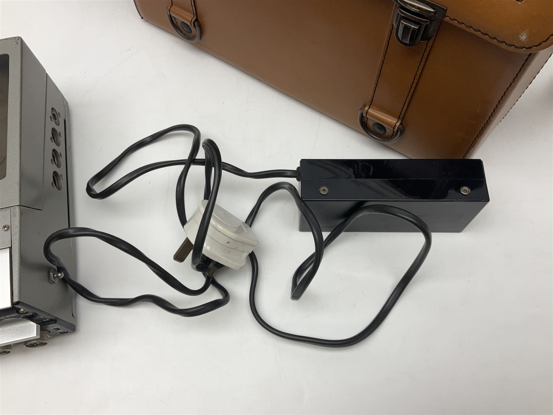 Uher 4200 Report Monitor professional tape recorder, complete with instructions and leather carry case