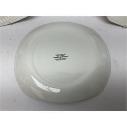 Set of Six Washington pottery fish series plates, titled Aquarius, together with two Ironstone pottery Beefeater plates, L28cm, H24cm