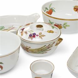Collection of Worcester Evesham oven to tableware including two oval and two circular vegetable dishes and covers, five circular serving bowls, largest 26cm, and rectangular, oval and and square dishes etc (16)