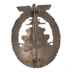 WWII German Kriegsmarine High Seas Fleet badge, marked FO on the reverse, H6cm