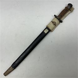 WWI British Pattern 1907 bayonet with 42cm fullered steel blade and two-piece wooden grip; various marks to ricasso including date 3-16; in leather and steel mounted scabbard with webbing frog L58.5cm overall