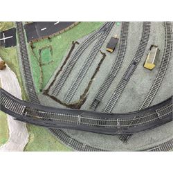 Hornby 00 gauge model railway layout; plastic model railway layout with houses, animals, tunnel etc, W106cm L183cm